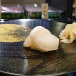 板前肉炙りすし割烹 一斗 - 貝柱など魚介も少しあります