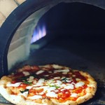 ピッツェリア&ワイン食堂 トマトヘッド - マルゲリータ！窯から出たばかりの焼き立てをテーブルへ！！