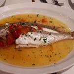 チーロ - 鯛のアクアパッツァ。アクアパッツァにしたいと言ったらスタッフのお兄さんが鯛を勧めてくれました