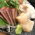 味処 やまきよ - 活〆ブリ、活ほたて、活たこ 造り ドアップ