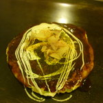 Okonomiyaki Manten - すじコンポテト玉（マヨネーズ、青海苔、鰹節をかけました）