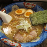 らーめんてつや - 醤油ラーメン煮卵入り