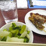 やきとり次郎 - 塩で☆ればももやきとん！山葵がついてない？まあイイかｗ