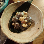 発酵薬膳料理 らふぁえろ - むかごとくるみのみそ和え　むかごの皮は風味よく　中は柔らか