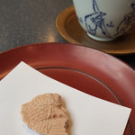 瓔珞 - 食事前に鯛の干菓子とお茶