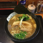 麺屋 頂 中川會 - 濃厚魚介鶏らーめん800円