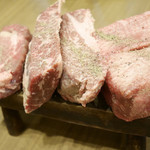 焼肉ここから - 2019/1/12  伝説盛り 4,980円
      右から タン、ハラミ、ヒレの塊