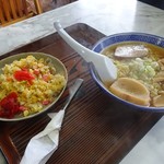 いずみ食堂 - ラーメンと半チャーハンセット650円