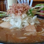 maruheira-men - 平和島 〇平ラーメン ＠平和島 鶏スペシャル全部入り 横からの眺め