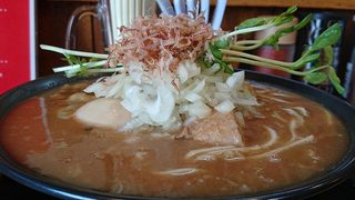 ◯平ラーメン - 平和島 〇平ラーメン ＠平和島 鶏スペシャル全部入り 横からの眺め