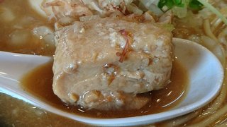 ◯平ラーメン - 平和島 〇平ラーメン ＠平和島 鶏スペシャル全部入りに2個トッピングされる鶏チャーシュー