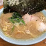 Chibaya - 毎度の事ながら海苔の位置をズラして撮影しています。
                海苔が丼を覆って出てくるのがこちらのスタイルなので怒らないで下さいね(^_−)−☆