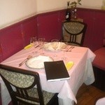 丸山亭 - 落ち着いた二人席