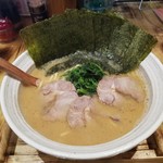 がちゃがちゃ家 - 家系ラーメン  のり増し  850円