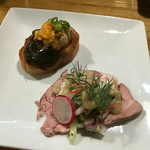 麺庵 小島流 - 牡蠣スモークと雲丹のクロスティーニ～生海苔餡かけ～＆小島流レアチャーシューのサラダ仕立て～穂卓のバーニャカウダソース（「串揚げ 穂卓 × 麺庵 小島流」3000円）