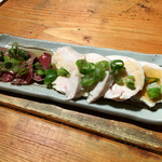 麺庵 小島流 - 「冷 小島流鶏ハム×肉小屋牛はつのたたき」（「スペシャルコラボコース」5000円）