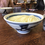 長田うどん - 丼もさながら
      麺の色も美しい(〃ω〃)