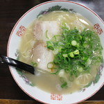 はかた屋たい - ラーメン(650円、真上から)