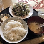 王紀 - 肉と五目野菜炒め定食