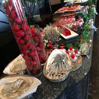 フレンチ ベイ・ビュー - ズラリと並んだ幸せスイーツ！