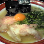 佐賀ラーメン　美登里 - 海苔と卵黄トッピング