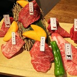 熟成焼肉とクラフトビール カドウシ - カドウシ名物　40日熟成赤身とA4黒毛和牛6種盛り合わせ