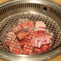 charcoal steak BRASS - ビーフ・チキンを炭火で