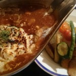 カレー屋アカマル - １０種類の素揚げ野菜のカレー￥１３００&目玉焼き￥１００&炙りチーズ￥１００トッピング❤