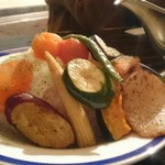 カレー屋アカマル - １０種類の素揚げ野菜のカレー￥１３００&目玉焼き￥１００&炙りチーズ￥１００トッピング❤