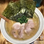 がちゃがちゃ家 - 家系ラーメン750円
