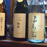 ぶらっ～と - オススメの日本酒をカウンターに並べていただきました