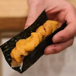 鶏割烹 ならや - 胸肉とウニの手巻き寿司　1980円