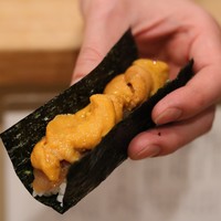 鶏割烹 ならや - 胸肉とウニの手巻き寿司　1980円