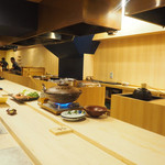 人形町 やま田 - 木のカウンター