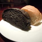 ル・コントワール・デュ・グー - ●名物、イカスミパン