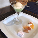 ロランジュ - デザート横から