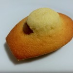 Pâtisserie Gilles Marchal - 表面はサックリ中はしっとり、甘く香ばしいバターの風味が溢れるマドレーヌ