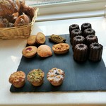 Pâtisserie Gilles Marchal - 美しいカヌレやフィナンシェ、3種類揃うNOYERなど魅力溢れる焼き菓子がズラリ