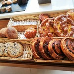 Pâtisserie Gilles Marchal - 完璧な焼き色の美しいヴィエノワズリーやクッキーなど、お店の中の物全てが美味しそう！