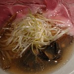 くそオヤジ最後のひとふり - しじみ ラーメン  780円  清んだスープ、赤さの増したチャーシュー