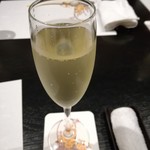 秀徳 - スパークリングワインで乾杯