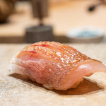 鮨 由う - 春子鯛(かすごだい)の昆布締め