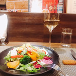 創作イタリアン Gemelli - サラダとワイン