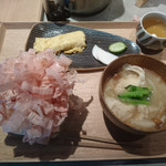 かつお食堂ごはん＋生卵つき