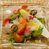 祇をん 段ばた - 苺と鯛と鏑のサラダ