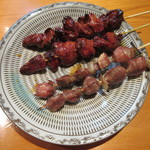 焼鳥いなかもん - 鳥きも100円×2、砂ずり100円×2