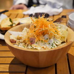 川反ミートキッチン - チコリと白菜の胡桃のブルーチーズたっぷりサラダ