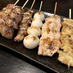 伝蔵 - おまかせ串焼き（6本）…880円