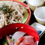 田加久 - 海鮮丼と冷たい蕎麦のセット