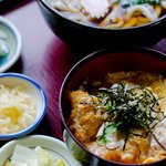 田加久 - カツ丼と温かいうどんのセット